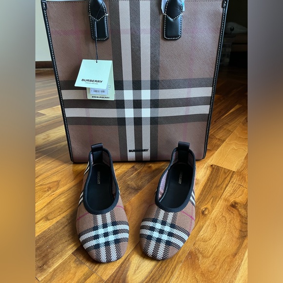 Burberry Denny Slim E-Check Canvas Tote, NEW - Picture 8 of 17